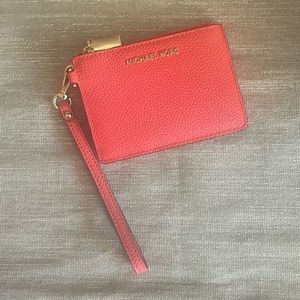 MICHAEL KORS
#Leather #CoinPurse #MichaelKors #wallet LACQUER RED (coral color)